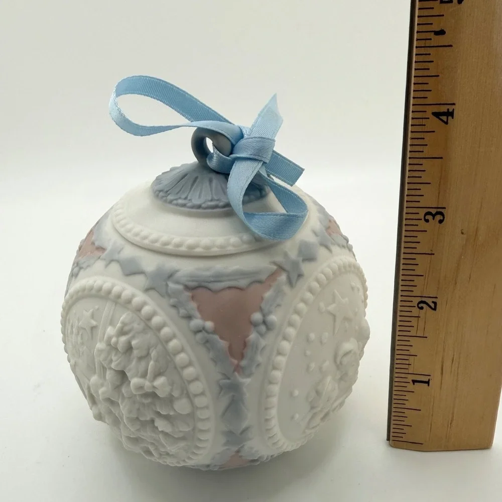 Vintage Lladro 1990 Ornament Ball‎ Porcelain White Blue Christmas Spain w Ribbon